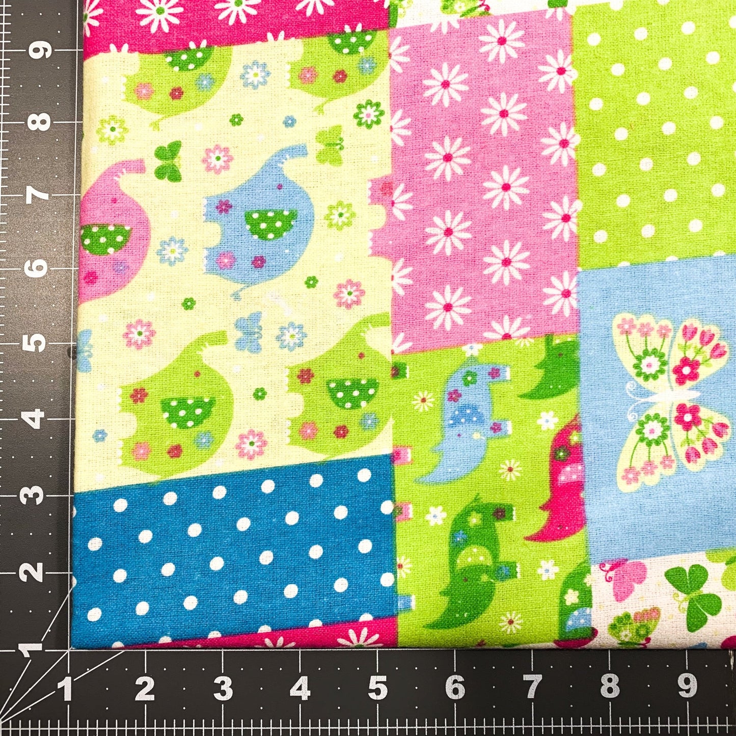 Pastel Patch Baby FLANNEL Fabric 44 - 6281 giraffe flannel - Mary Jo Fabrics