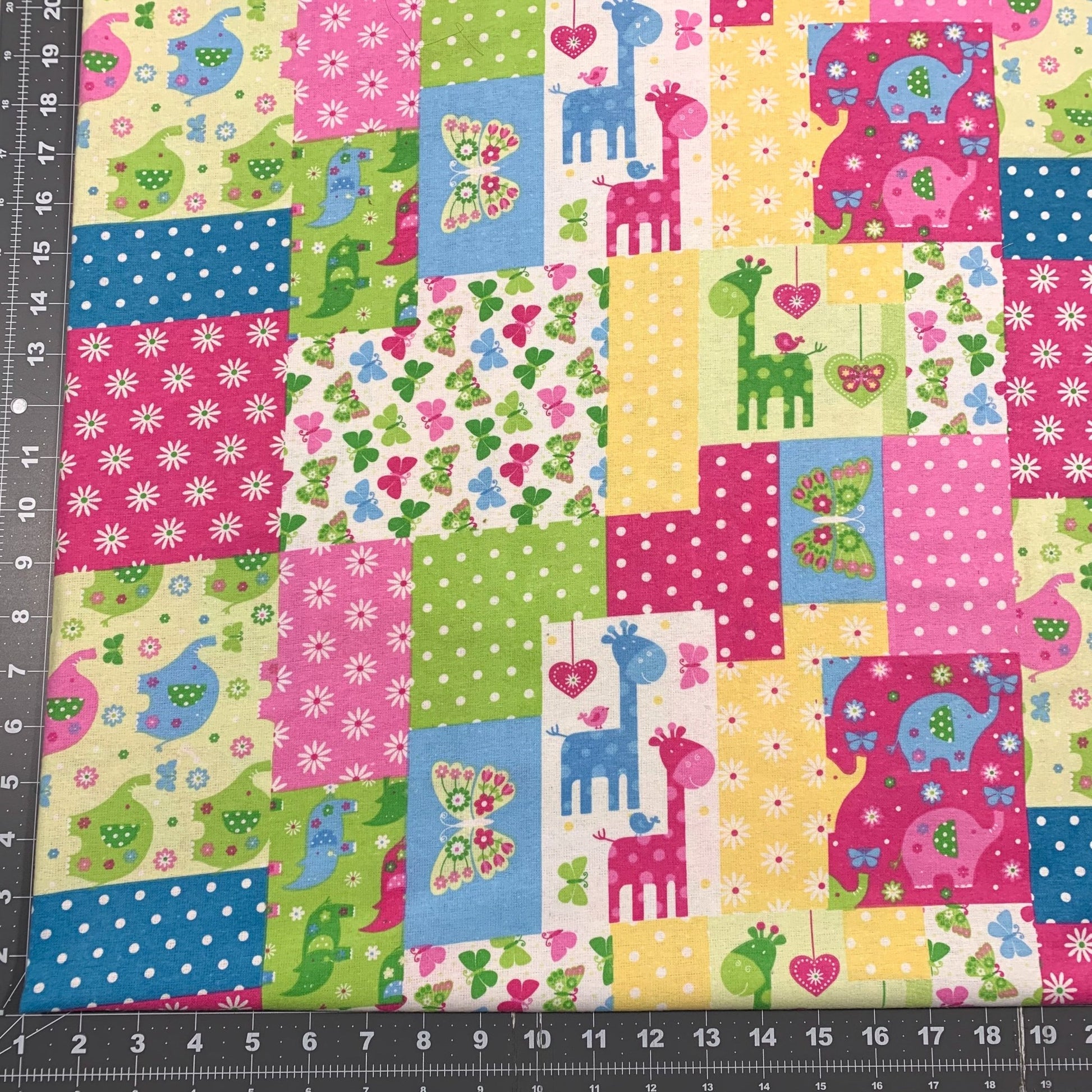 Pastel Patch Baby FLANNEL Fabric 44 - 6281 giraffe flannel - Mary Jo Fabrics