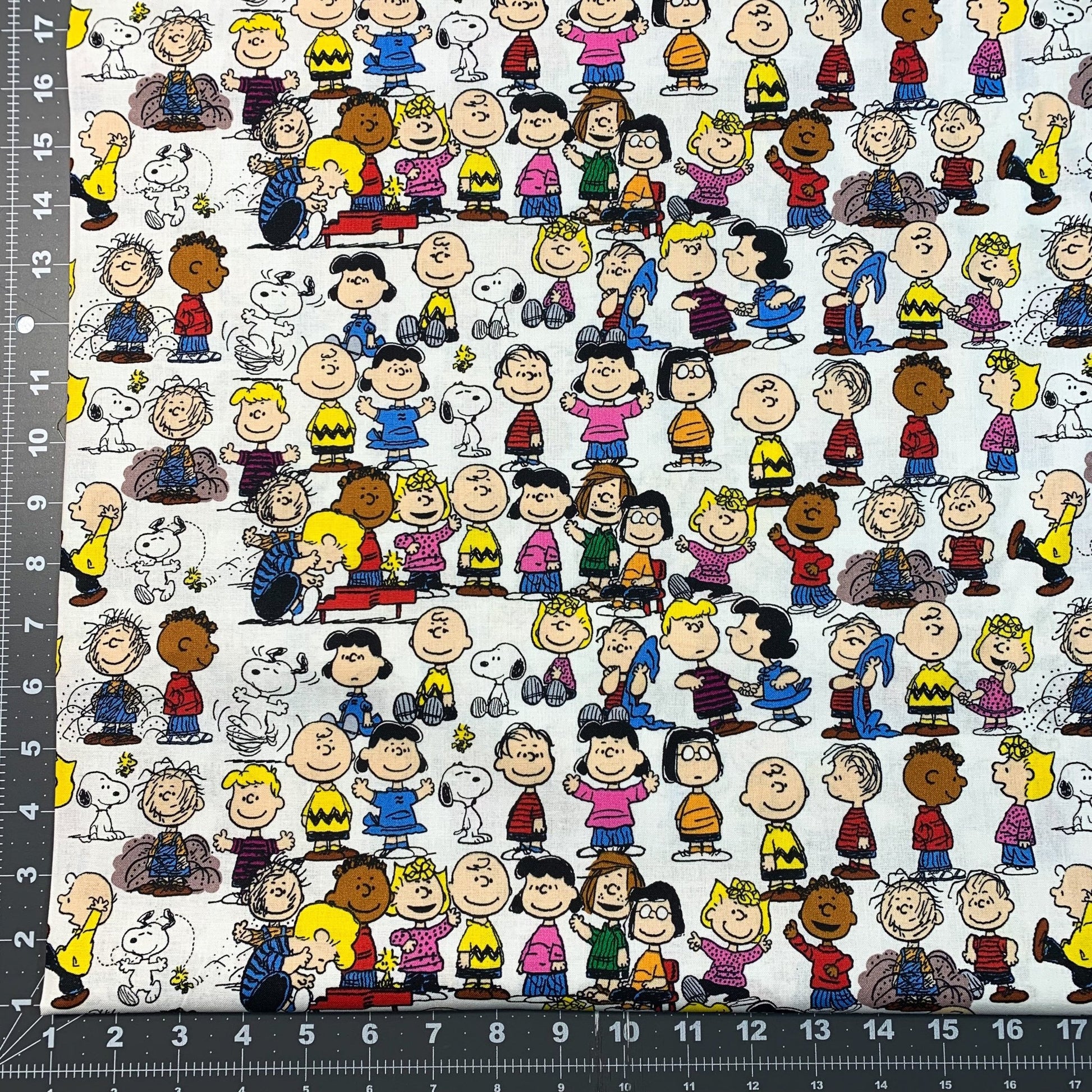 Peanuts Snoopy Fabric CP73288 Peanuts Gang - Mary Jo Fabrics