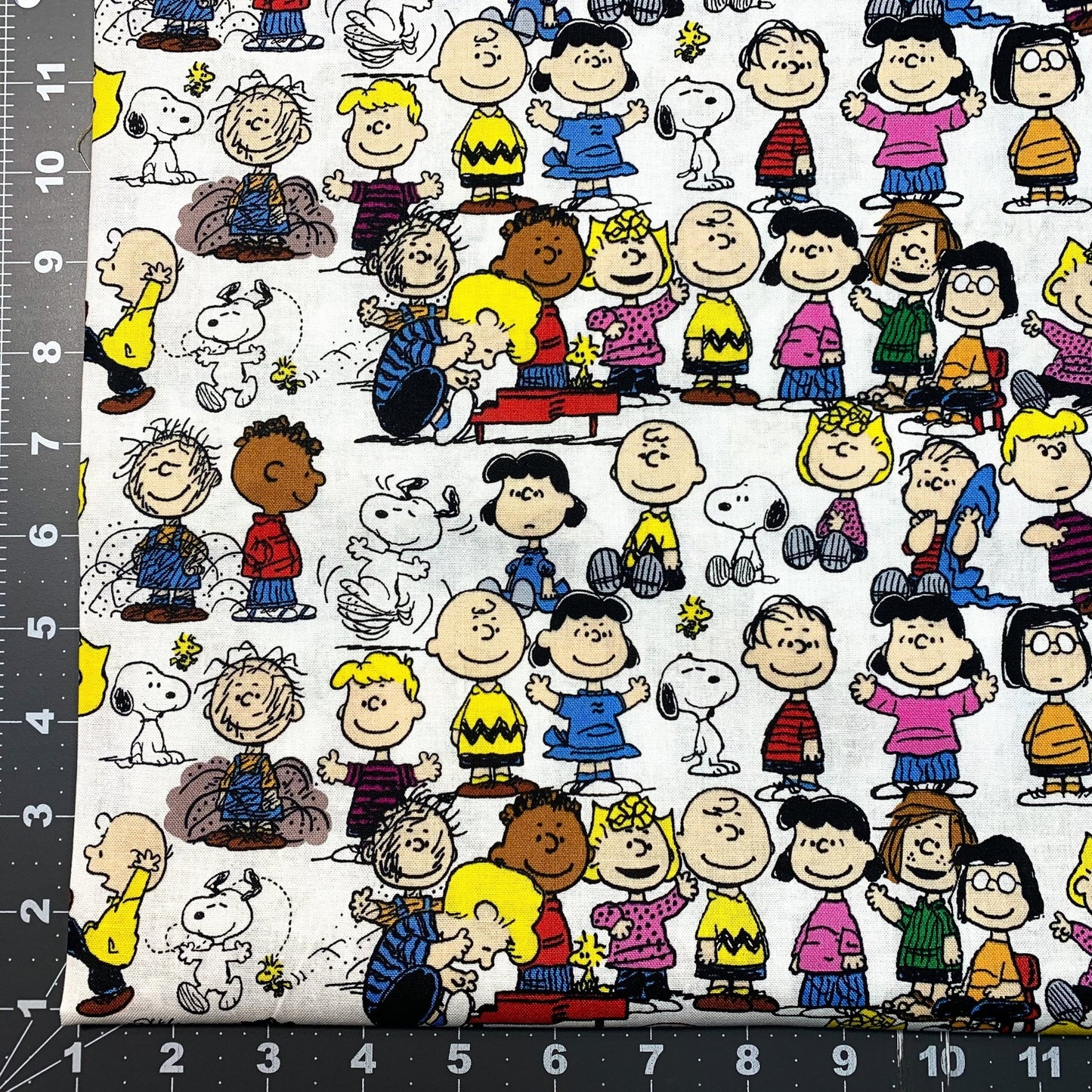 Peanuts Snoopy Fabric CP73288 Peanuts Gang - Mary Jo Fabrics