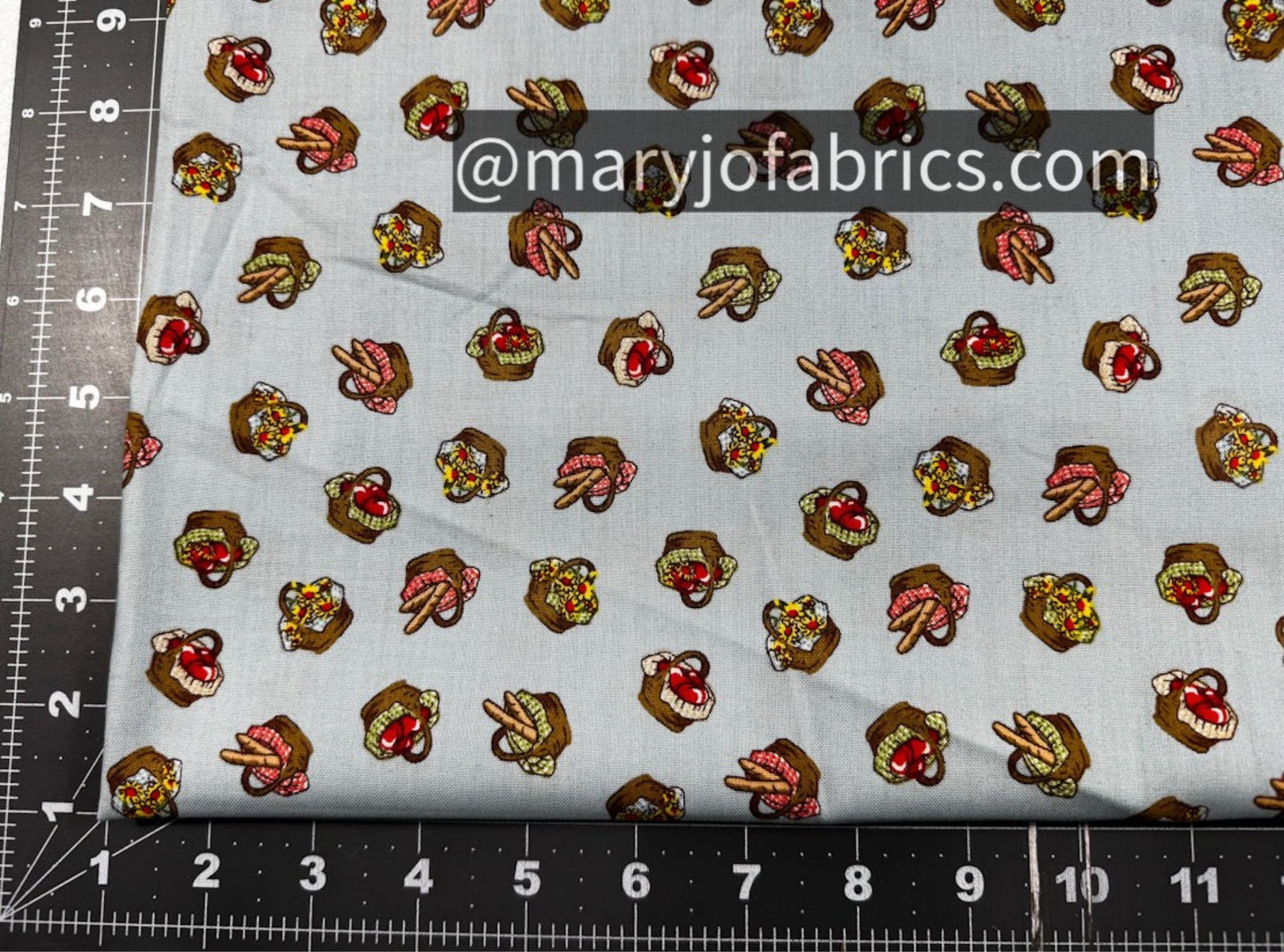 Picnic baskets and Apples Cotton Fabric 50300 - 2 Blue - Mary Jo Fabrics