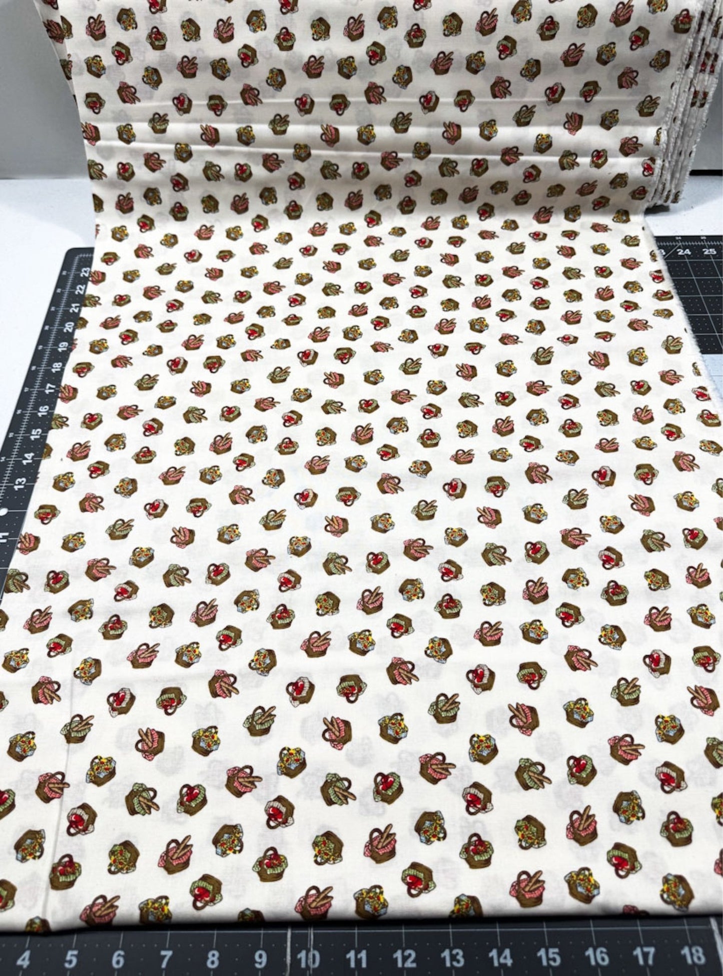 Picnic baskets and Apples Cotton Fabric 50300 Cream - Mary Jo Fabrics