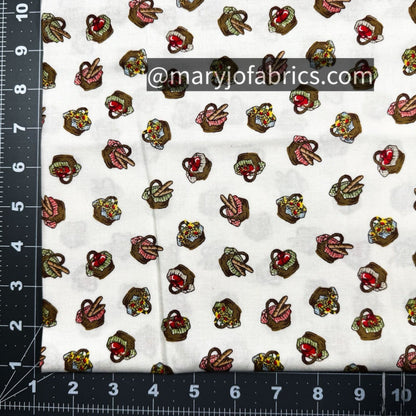 Picnic baskets and Apples Cotton Fabric 50300 Cream - Mary Jo Fabrics