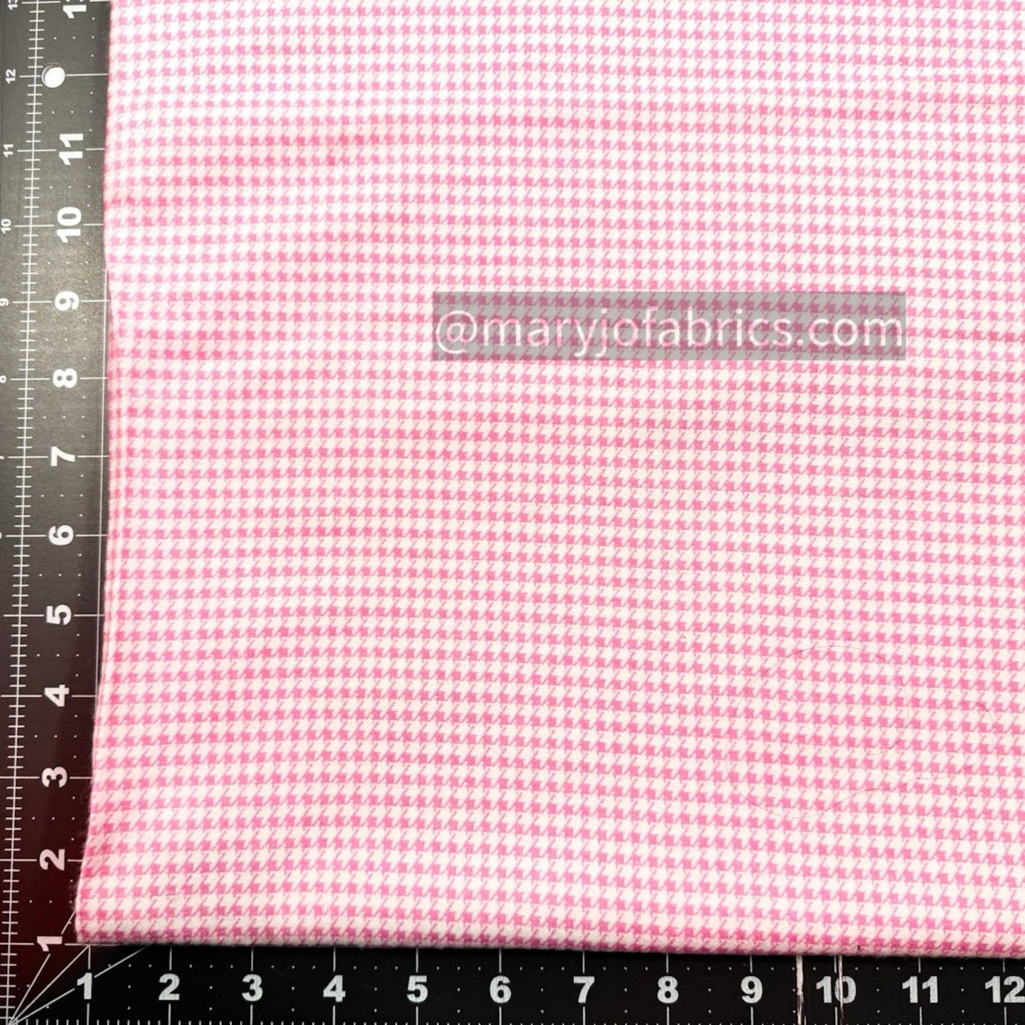 Pink Houndstooth FLANNEL 0014 - 2 Pink Flannel - Mary Jo Fabrics
