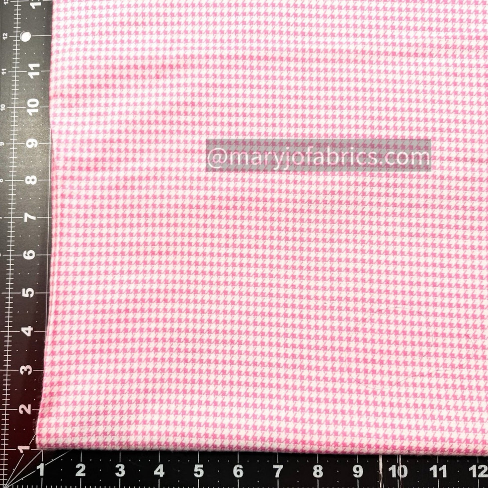 Pink Houndstooth FLANNEL 0014 - 2 Pink Flannel - Mary Jo Fabrics