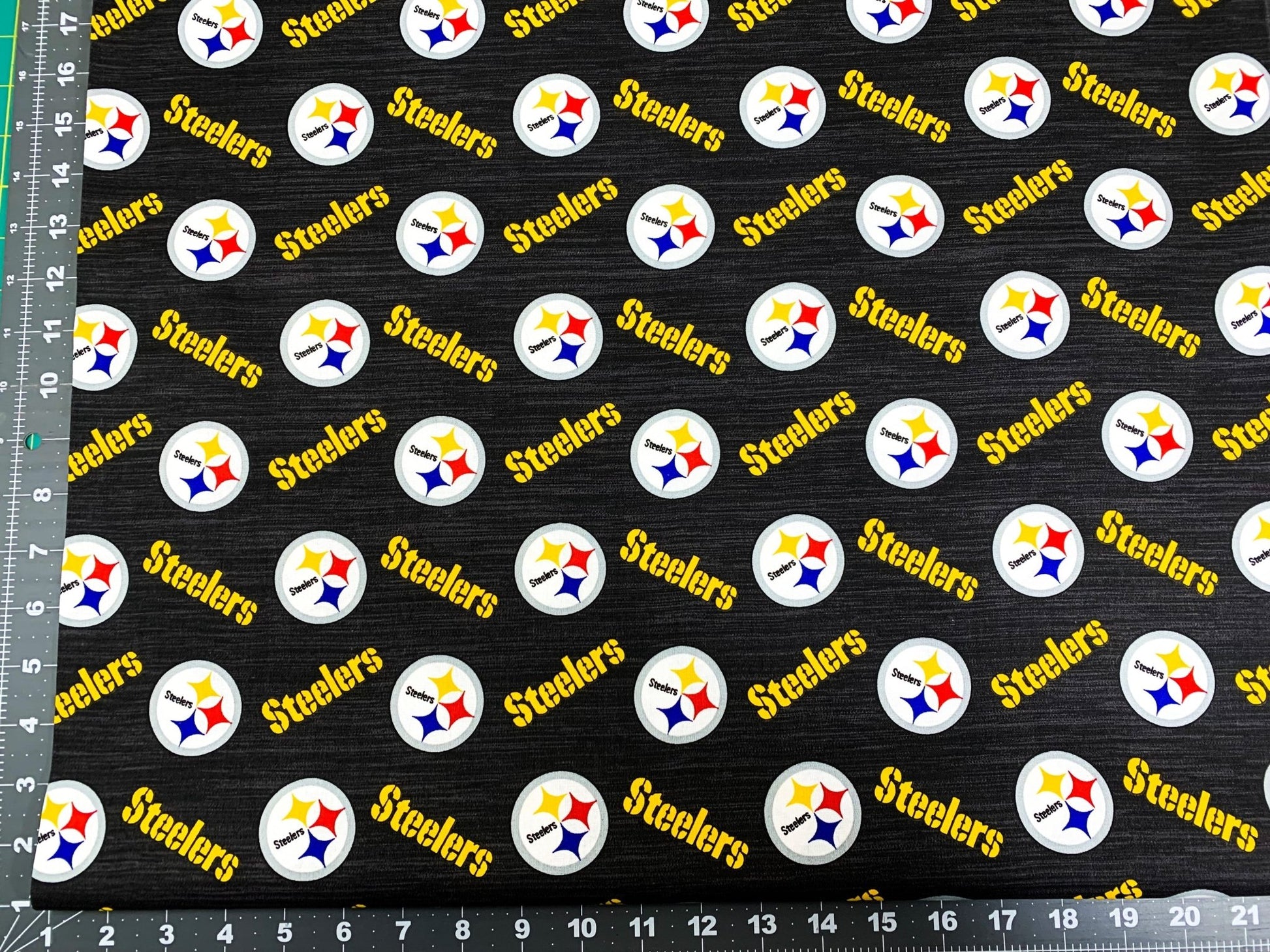 Pittsburgh Steelers fabric 70499 - D Steeler NFL fabric - Mary Jo Fabrics