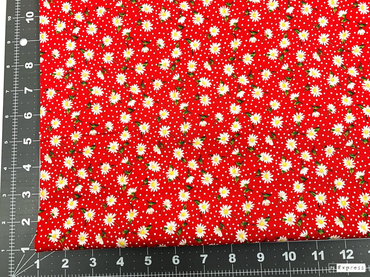 Red calico fabric Dorothy's Daisies - Mary Jo Fabrics