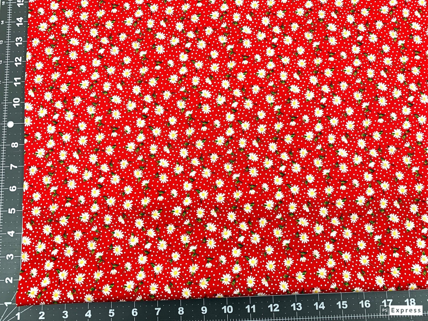 Red calico fabric Dorothy's Daisies - Mary Jo Fabrics