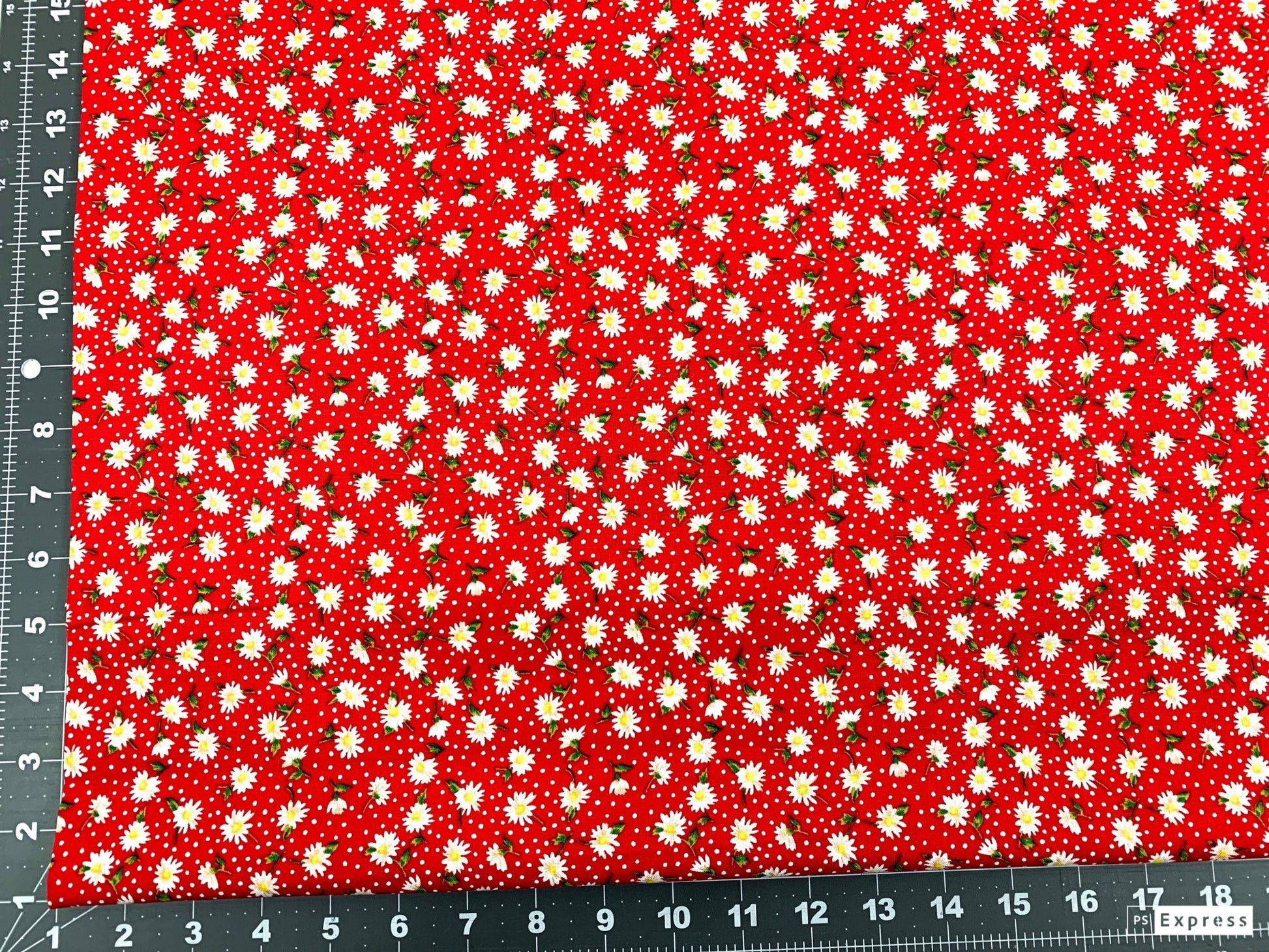 Red calico fabric Dorothy's Daisies - Mary Jo Fabrics