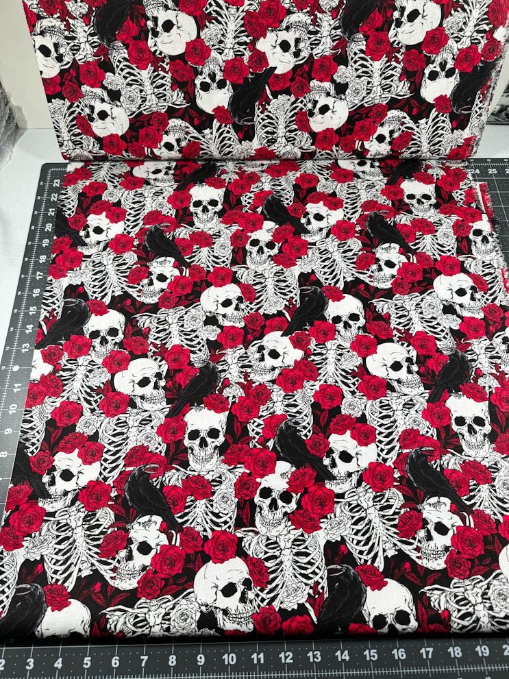 Black Rose Skulls Cotton Poplin Fabric – Per Metre – Cheshire Corsetry - Foto 2