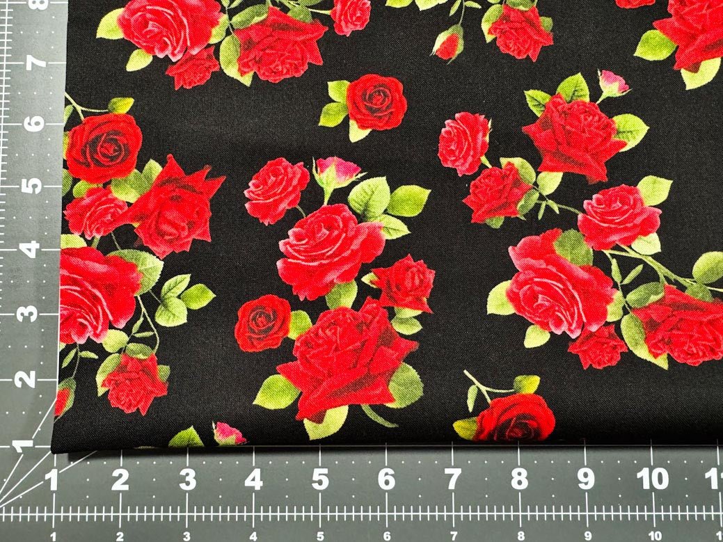 Red Rose fabric CD2204 Lots of rose bouquets - Mary Jo Fabrics