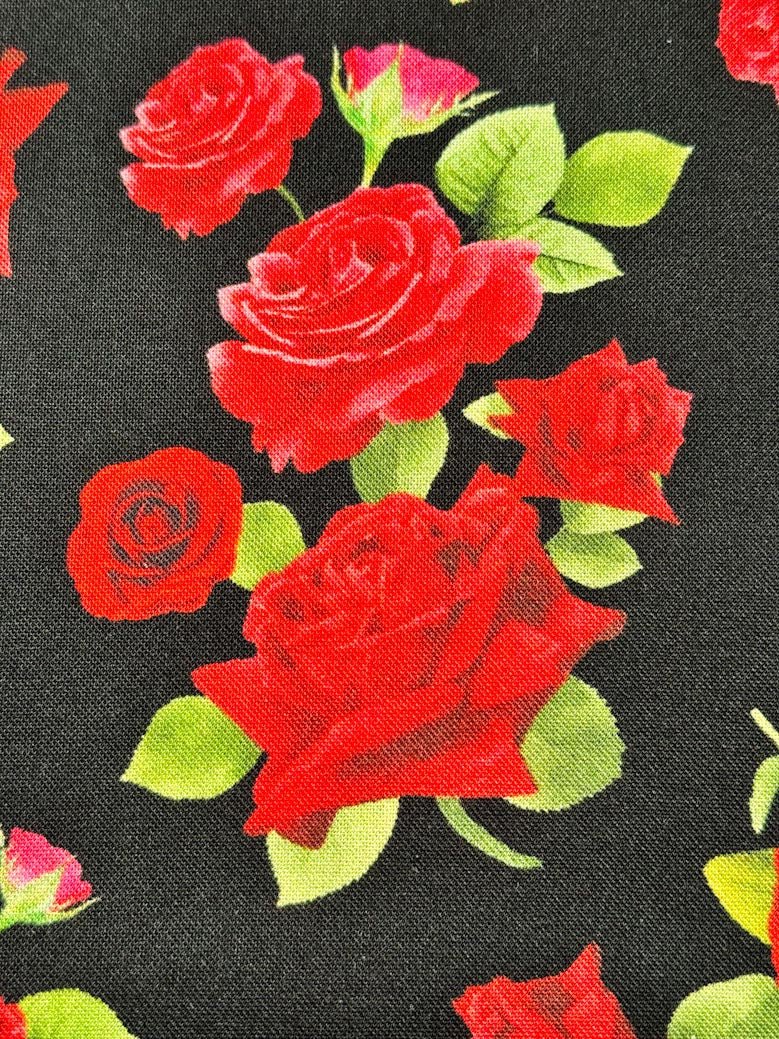 Red Rose fabric CD2204 Lots of rose bouquets - Mary Jo Fabrics