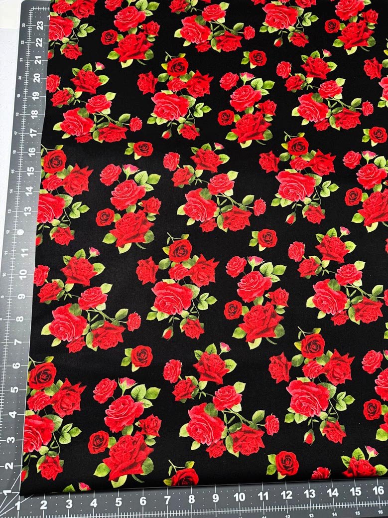 Red Rose fabric CD2204 Lots of rose bouquets - Mary Jo Fabrics