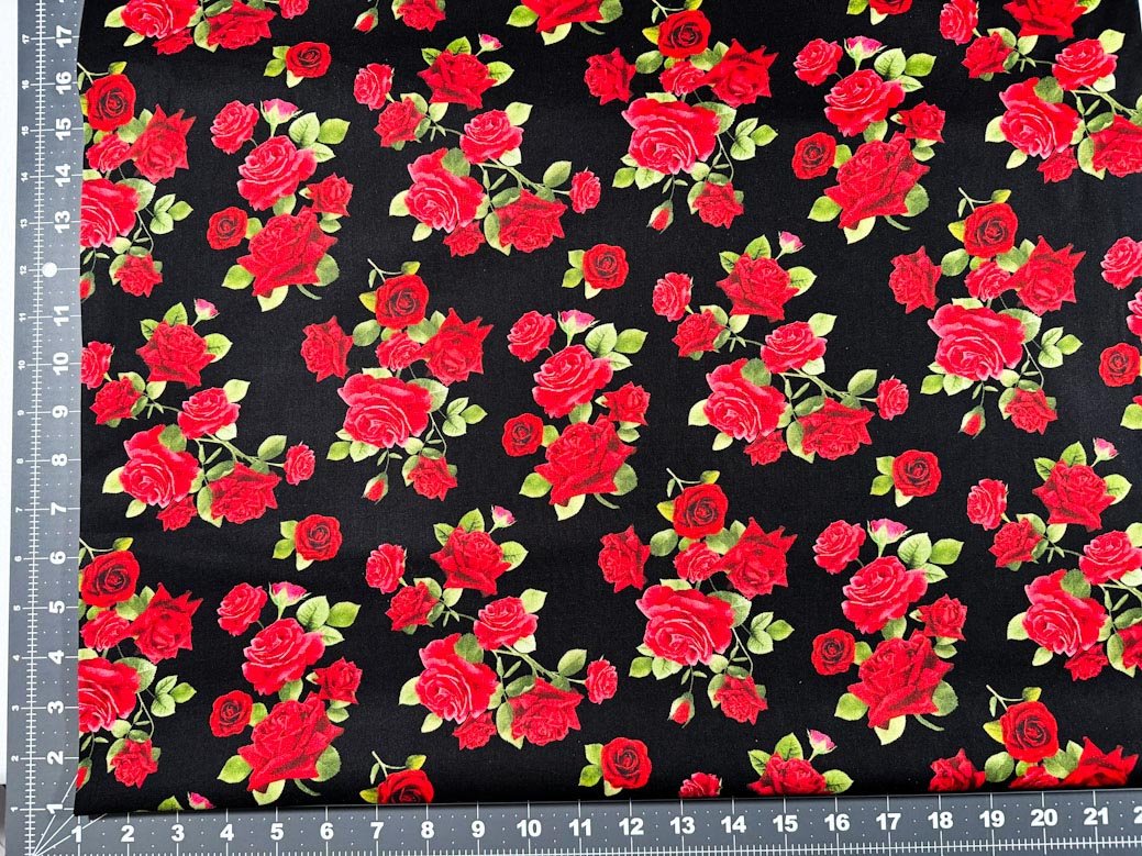 Red Rose fabric CD2204 Lots of rose bouquets - Mary Jo Fabrics