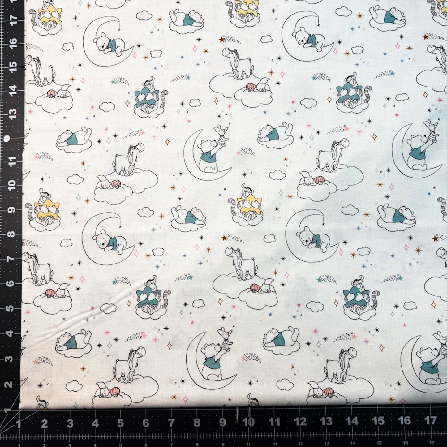 Sleepy Winnie the Pooh fabric 71714 Pooh & Friends - Mary Jo Fabrics
