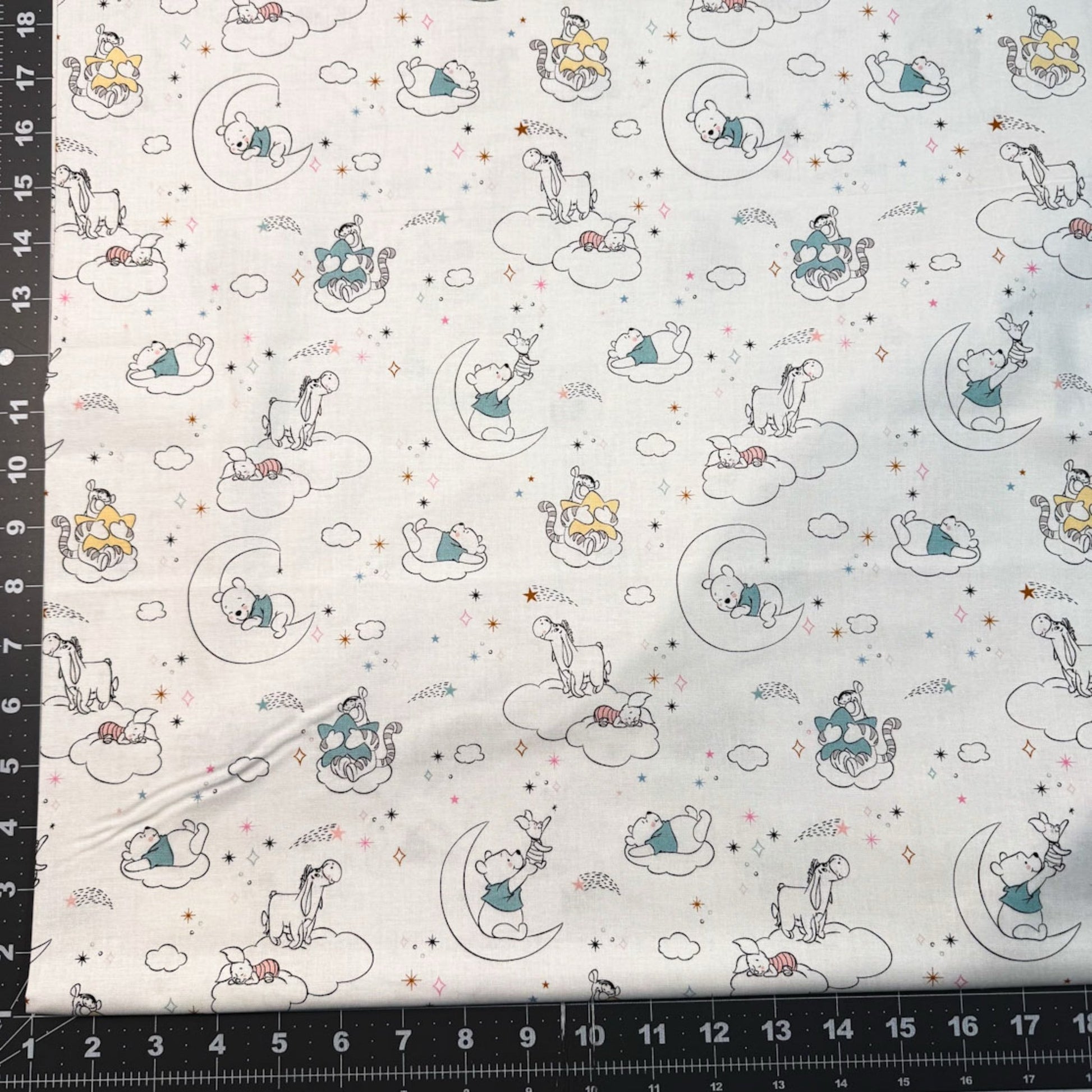 Sleepy Winnie the Pooh fabric 71714 Pooh & Friends - Mary Jo Fabrics