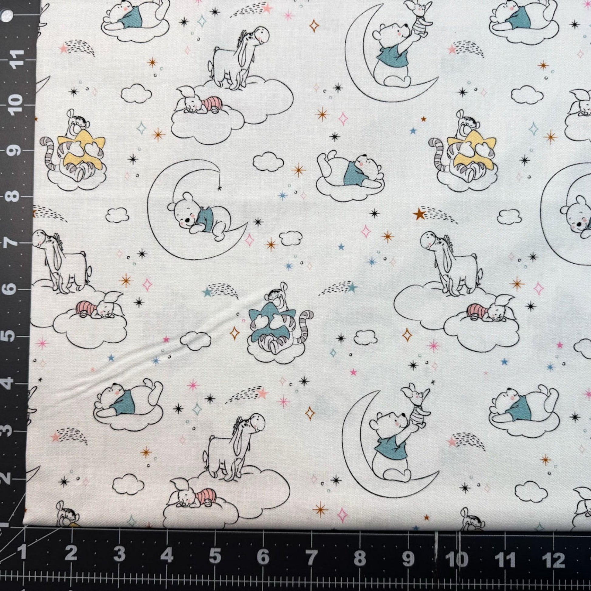 Sleepy Winnie the Pooh fabric 71714 Pooh & Friends - Mary Jo Fabrics
