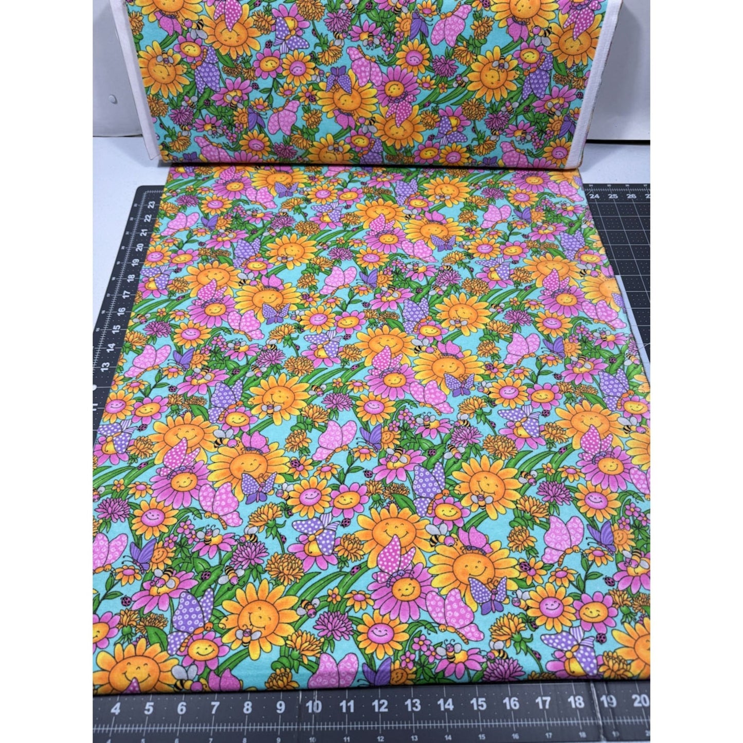 Smiling Daisies and Bees Floral FLANNEL Fabric 1026 - 12 Butterflies too - Mary Jo Fabrics