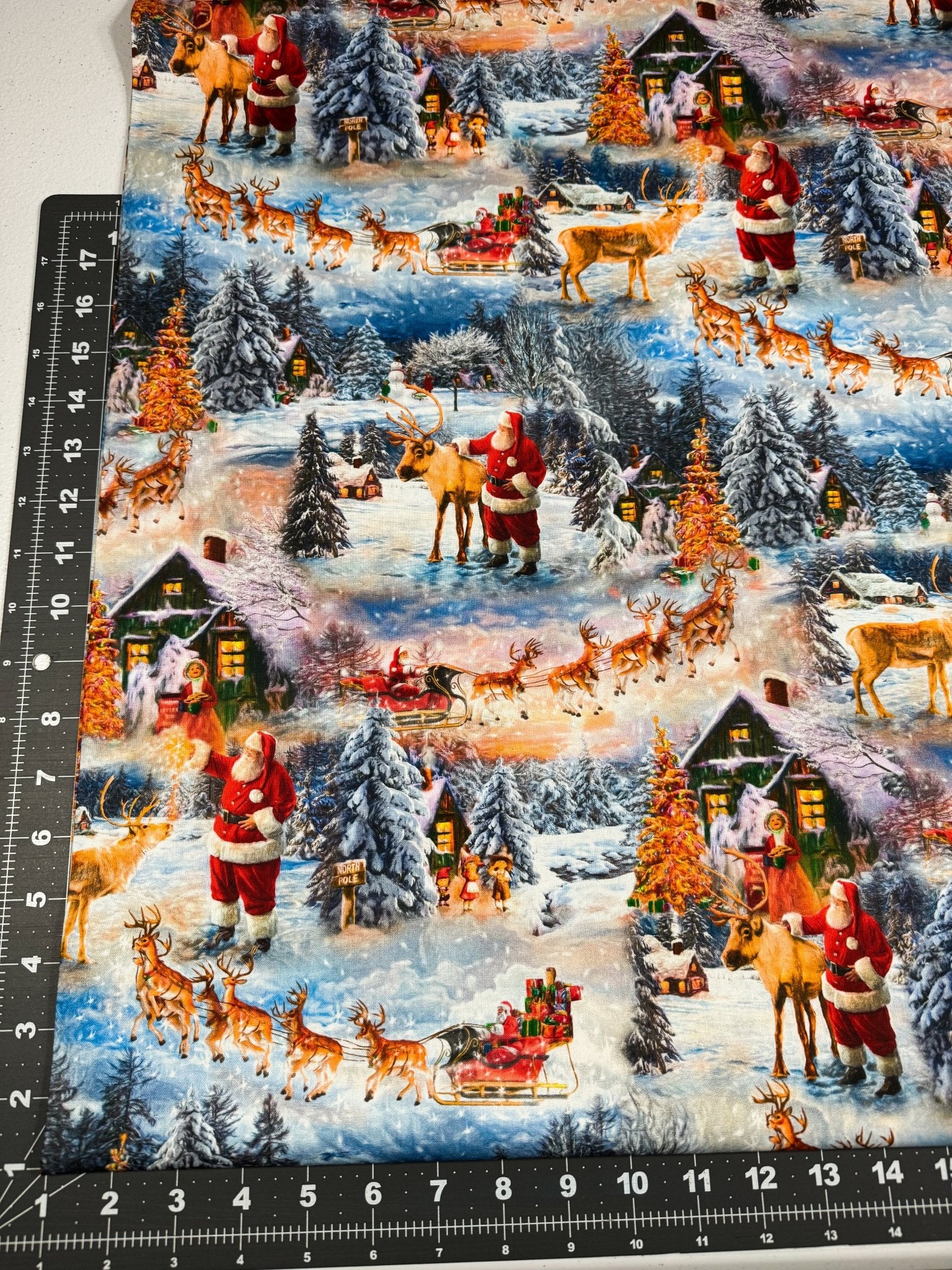 Snow White Christmas village Santa Claus fabric 3372 Santa and friends - Mary Jo Fabrics