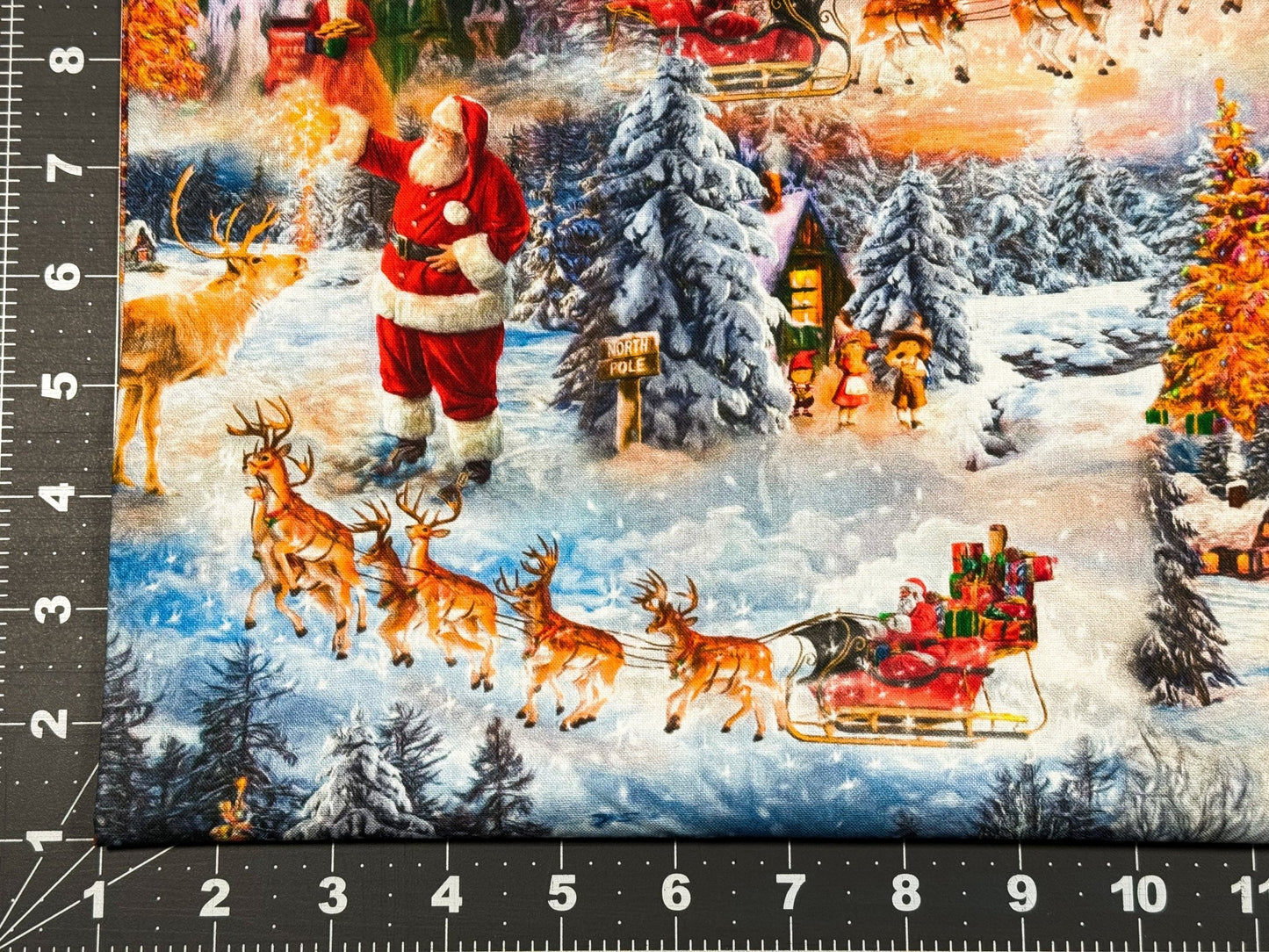 Snow White Christmas village Santa Claus fabric 3372 Santa and friends - Mary Jo Fabrics