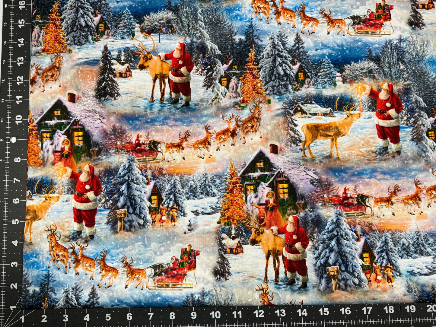 Snow White Christmas village Santa Claus fabric 3372 Santa and friends - Mary Jo Fabrics