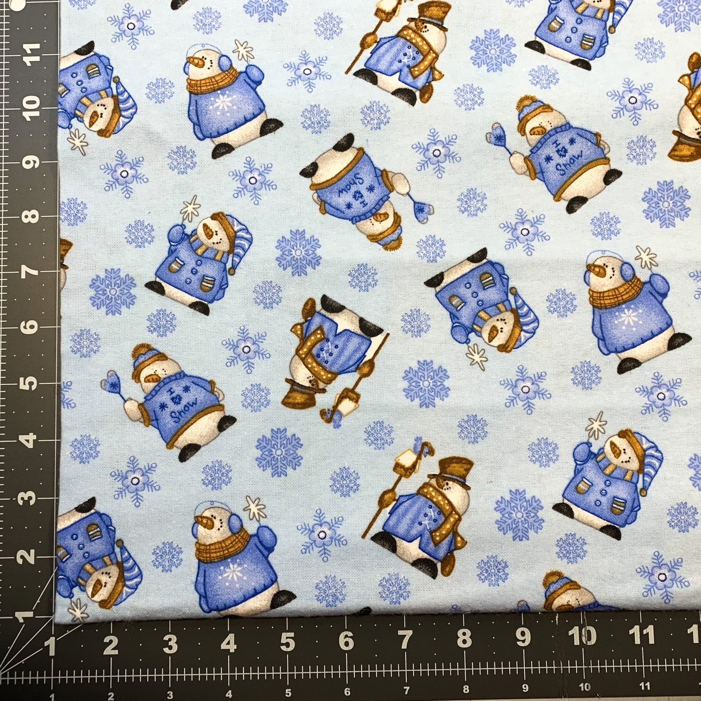 Snowmen FLANNEL 1062 Light Blue Snowflakes Cotton flannel - Mary Jo Fabrics