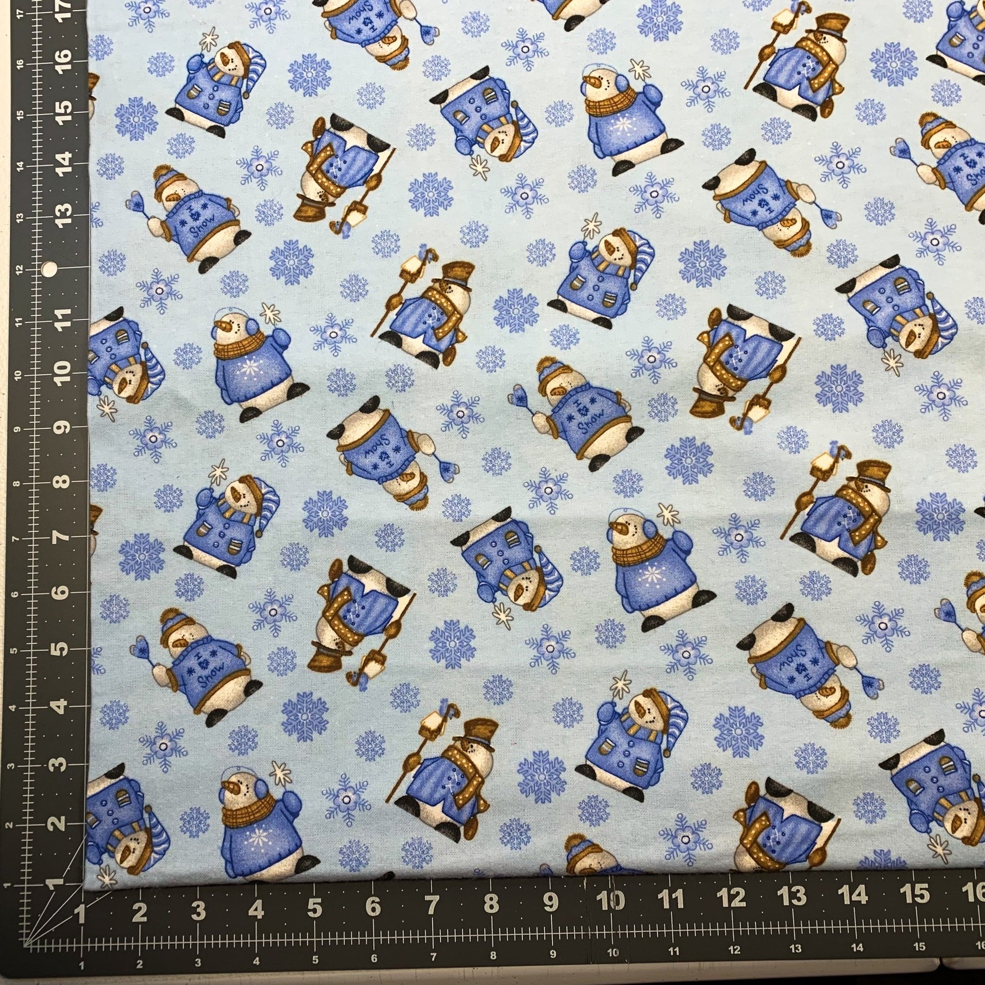 Snowmen FLANNEL 1062 Light Blue Snowflakes Cotton flannel - Mary Jo Fabrics
