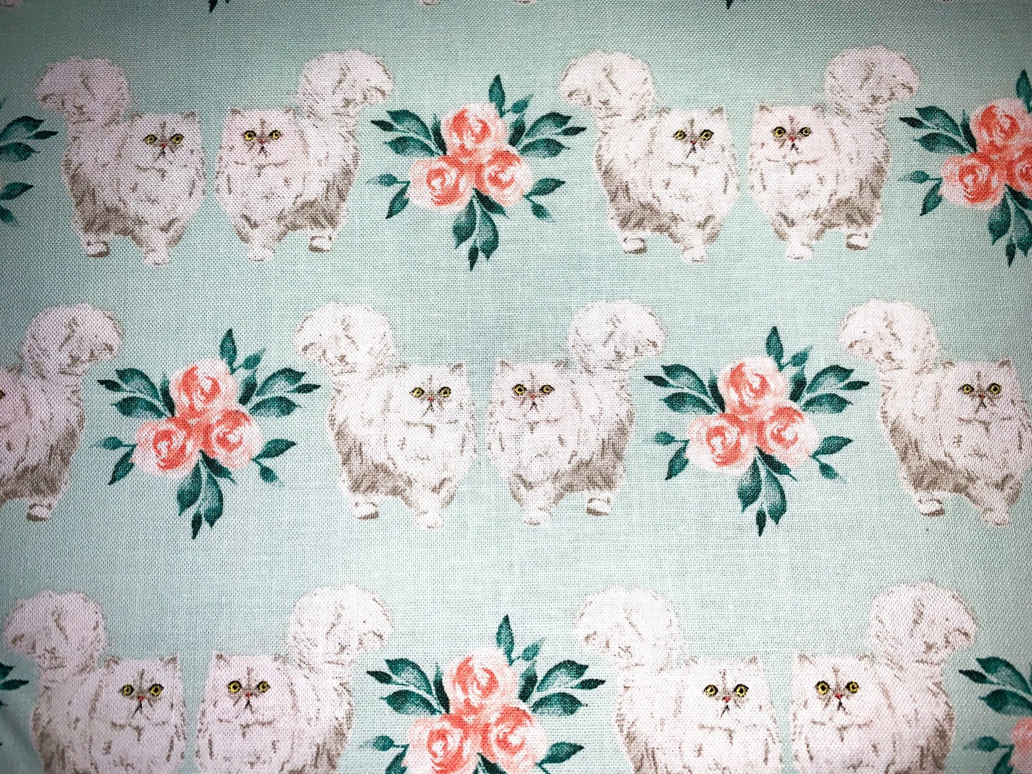 White cats fabric 18039 Persian cat fabric - Mary Jo Fabrics