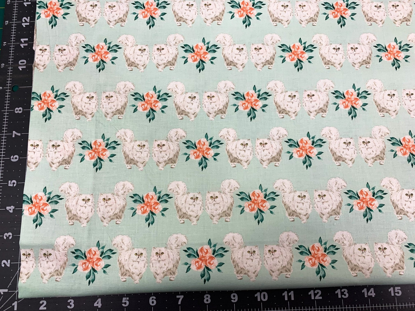 White cats fabric 18039 Persian cat fabric - Mary Jo Fabrics