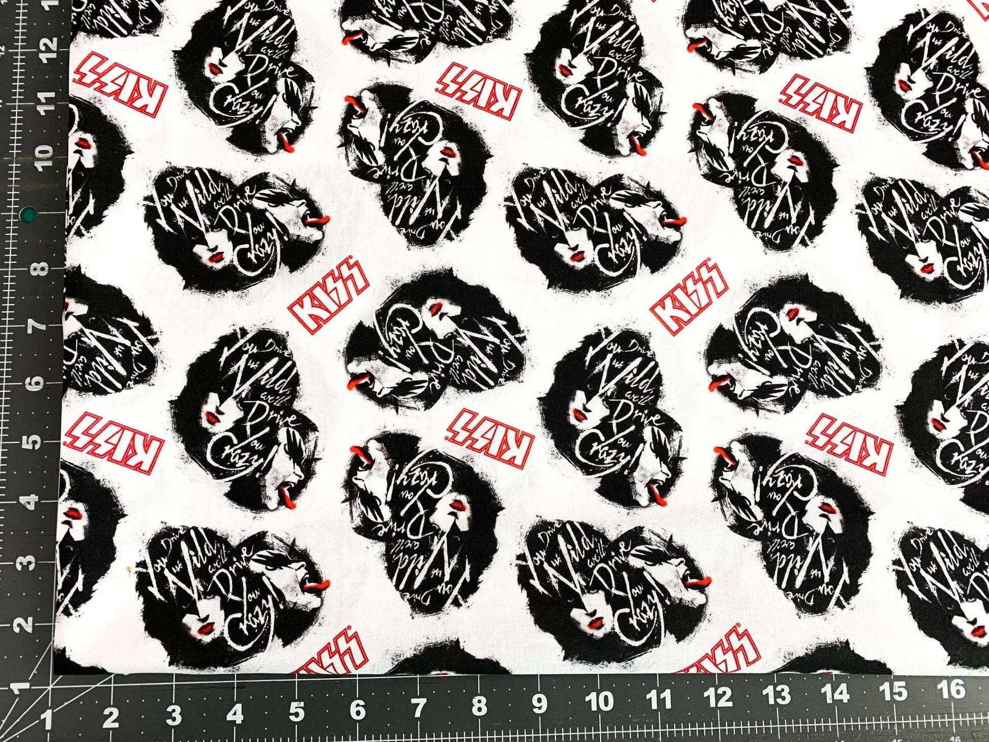 White Kiss band fabric 71057 Drive you Crazy - Mary Jo Fabrics