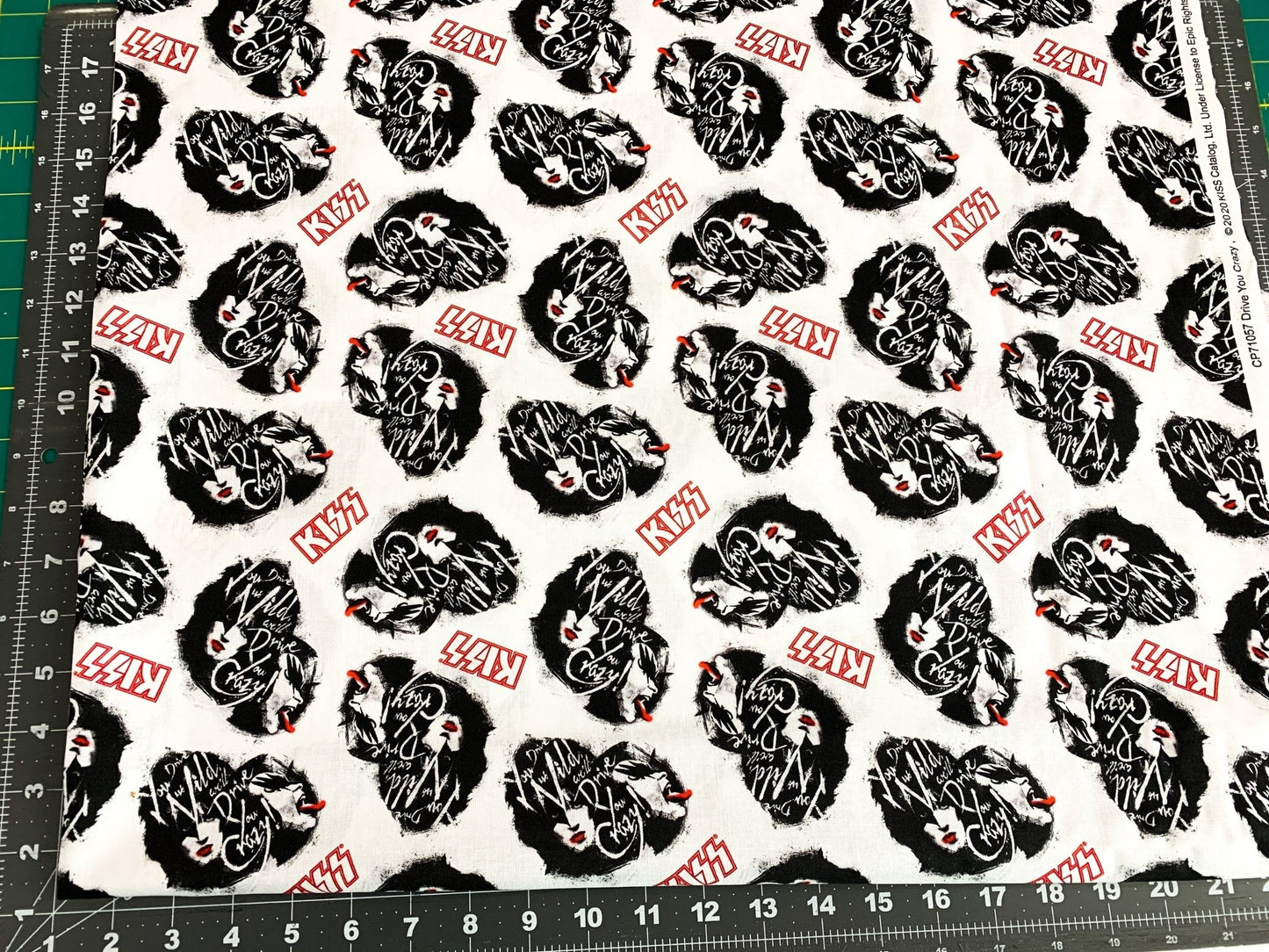 White Kiss band fabric 71057 Drive you Crazy - Mary Jo Fabrics