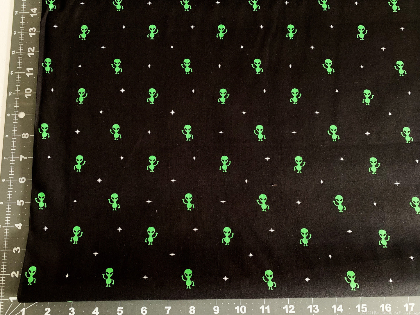 Little green alien fabric C4621 space alien