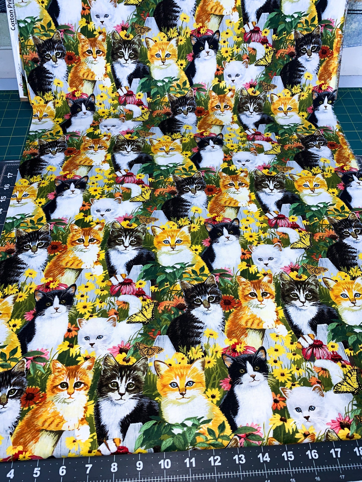 Yellow Daisies and Kitten fabric 3583 cat cotton fabric